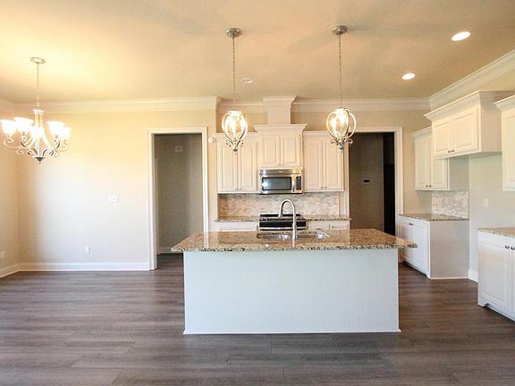 4th image of 301 Grassland Ave