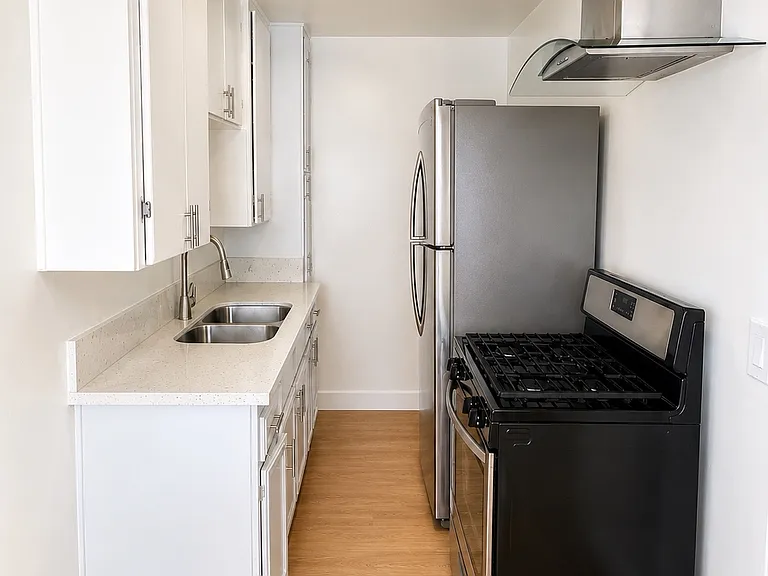 345 E 20th St #3 — Photo 9