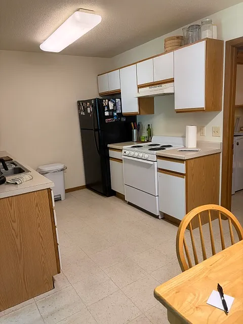 2 bed, 1.5 bath, 1050 sqft, $995 — Photo 3