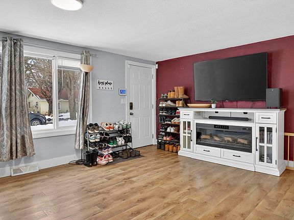 5th image of 208 Sherwood St