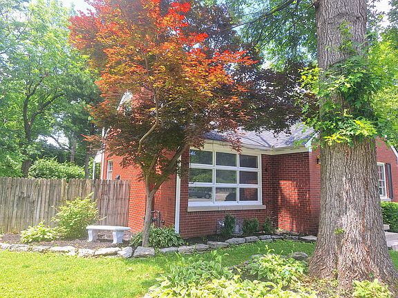 3rd image of 325 Dantzler Ct