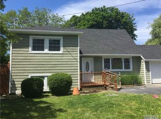 1414 Ackerson Blvd, Bay Shore, NY 11706