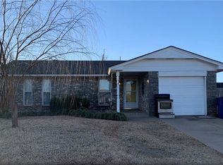 704 W Elder Dr, Mustang, OK 73064