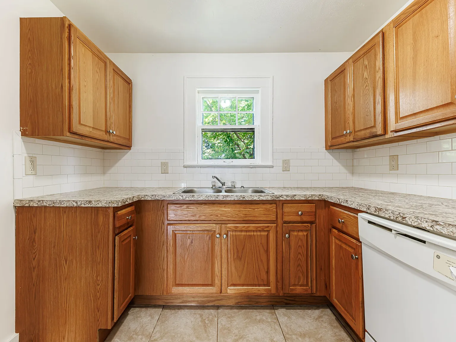 3 bed, 1269 sqft, $2,100 — Photo 4