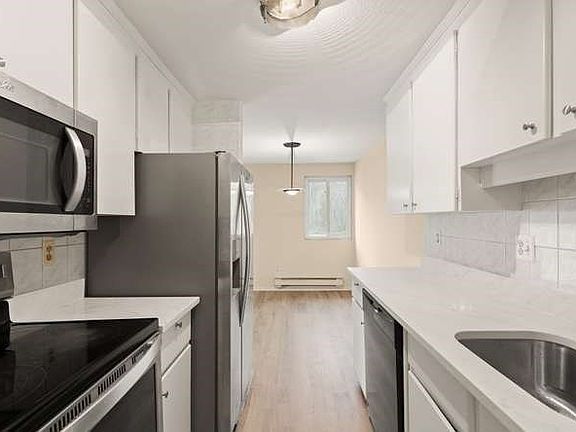 3rd image of 96 Main St APT E6