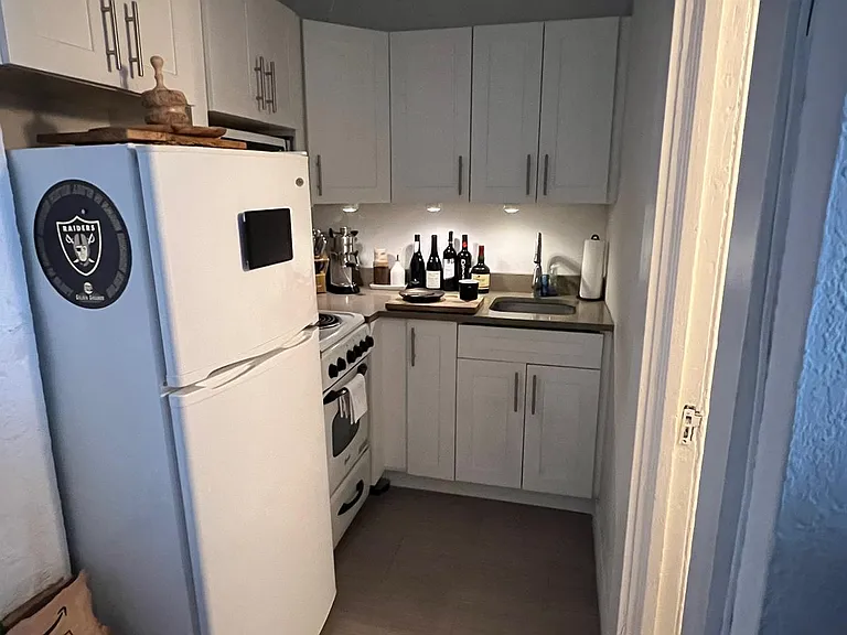 140 W 69th St #125C — Photo 5