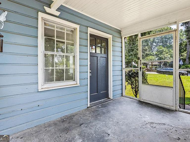 4150 Hanes Dr — Photo 2