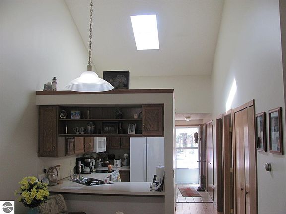 4th image of 391 Irons Park Dr #4