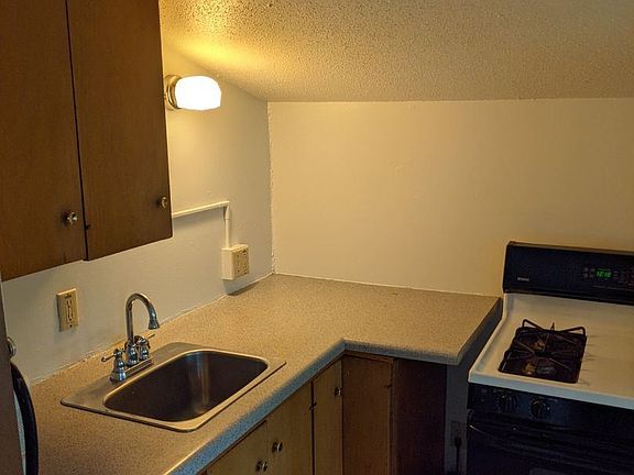 5th image of 324 E Davenport St #4