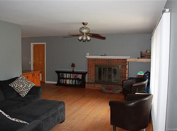 3rd image of 1006 Park Place Trl
