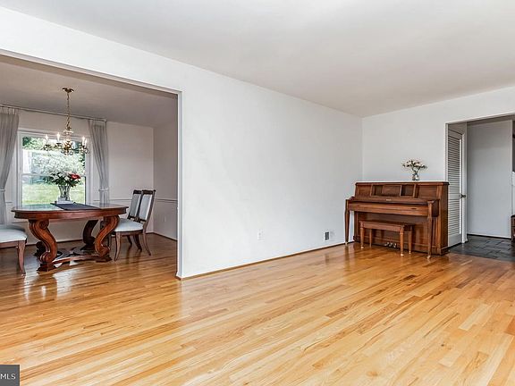 4th image of 11128 Hunt Club Dr