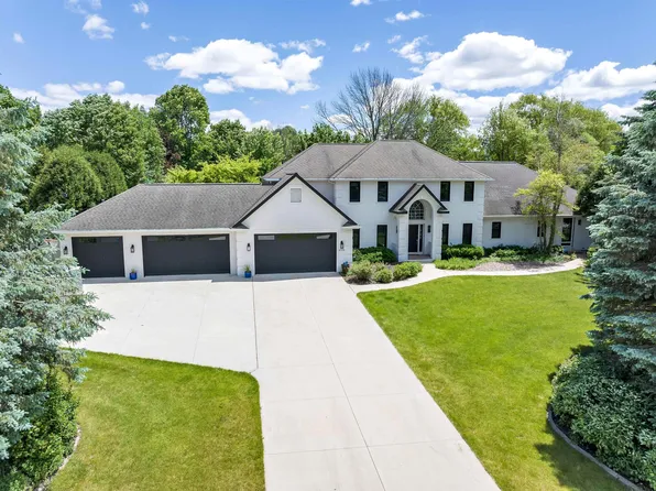 4574 Algonquin Trl, Green Bay, WI 54303