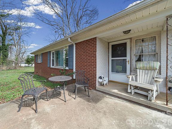 2nd image of 508 Washburn Switch Rd