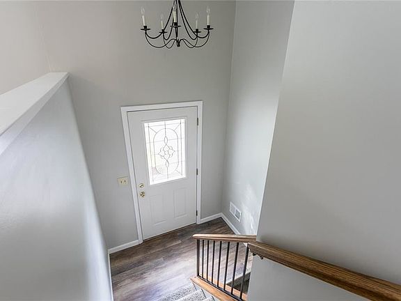 5th image of 61 Coachlight Cir