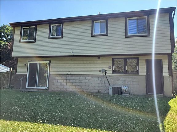 4th image of 8270 Carnation Dr