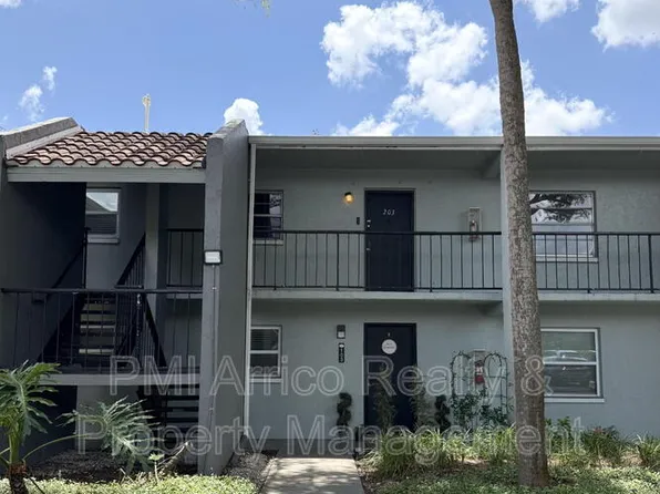 2812 Somerset Park Dr, Tampa, FL