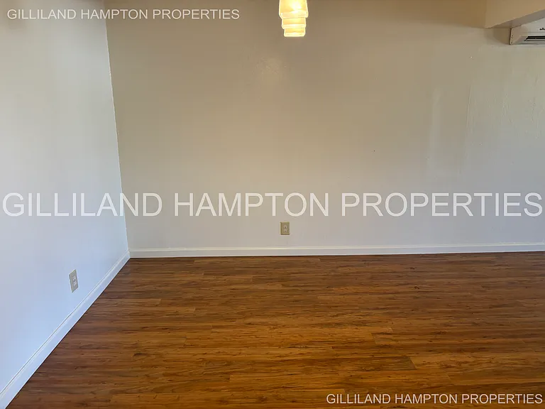 725 SW 7th St — Photo 3