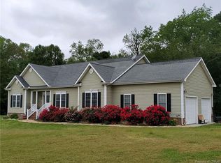 25 N Lake Dr, Hartfield, VA 23071