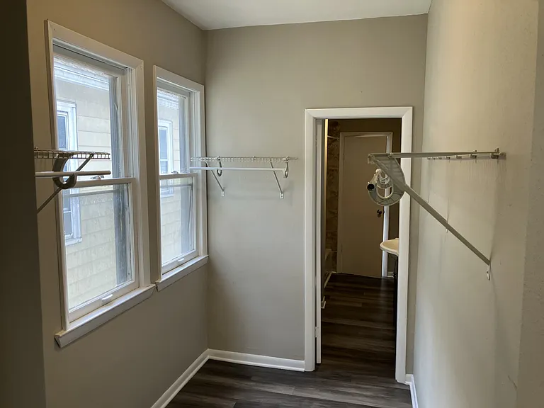 2468 S 6th St — Photo 12