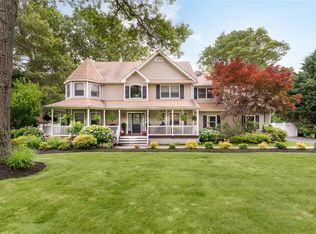 34 N Country Rd, Shoreham, NY 11786