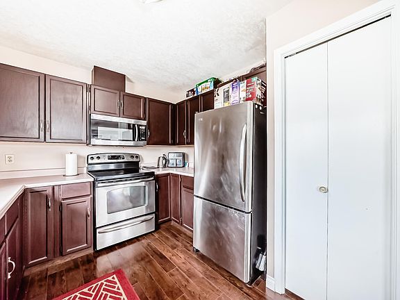 3rd image of 9110 180a Ave NW