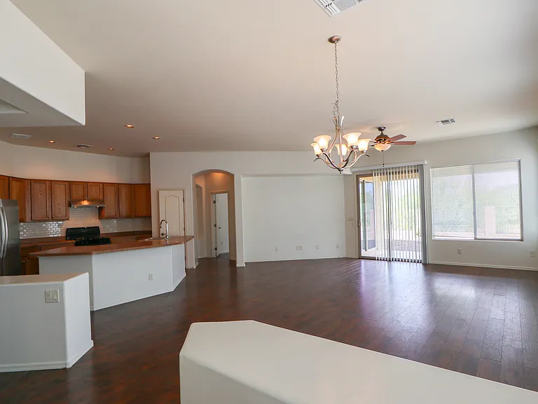 1022 W Blue Crest Dr — Photo 1