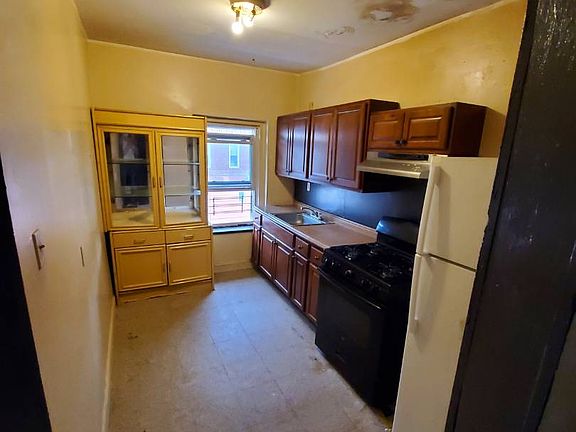 3rd image of 114-43 Farmers Blvd #2B