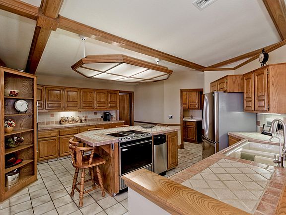2nd image of 2031 Oak Dr