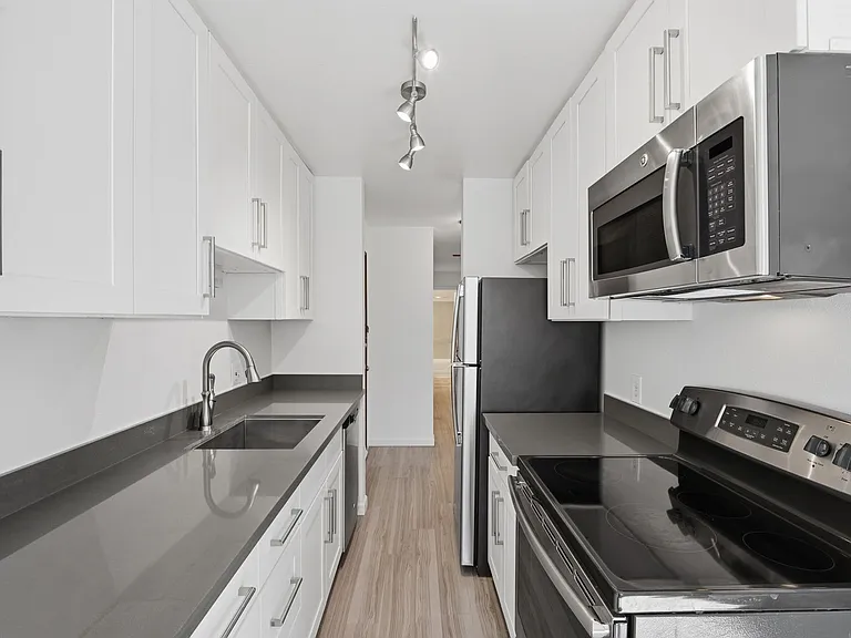 611-615 Apartments — Photo 3