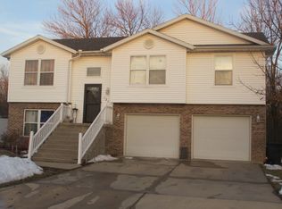 121 Eastwood Dr, East Peoria, IL 61611
