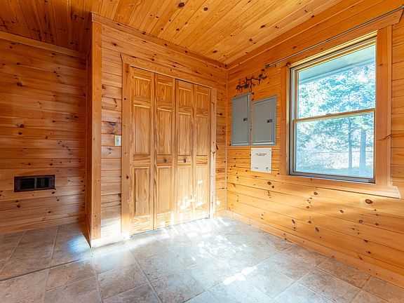 4th image of 1471 N Pioneer Rd