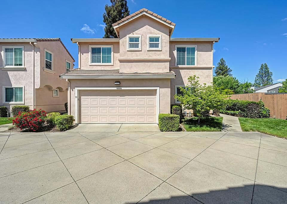 1st image of 11 Venezia Ct
