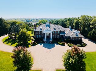 230 Otis Rd, Barrington Hills, IL 60010