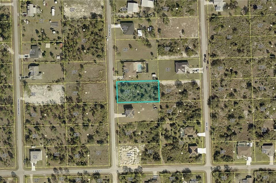 2nd image of 906 8th Ave