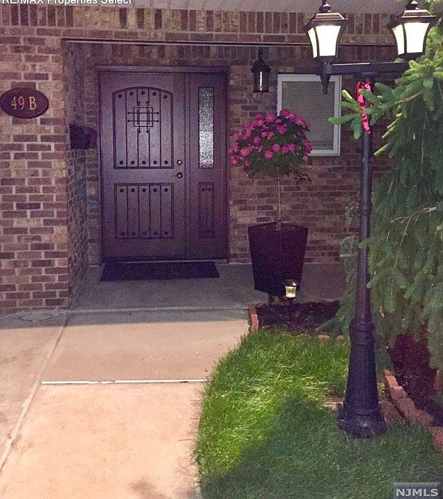 2nd image of 49B Spruce St