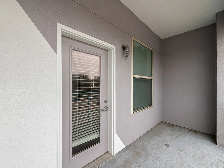 2601 East 7th Street — Photo 27