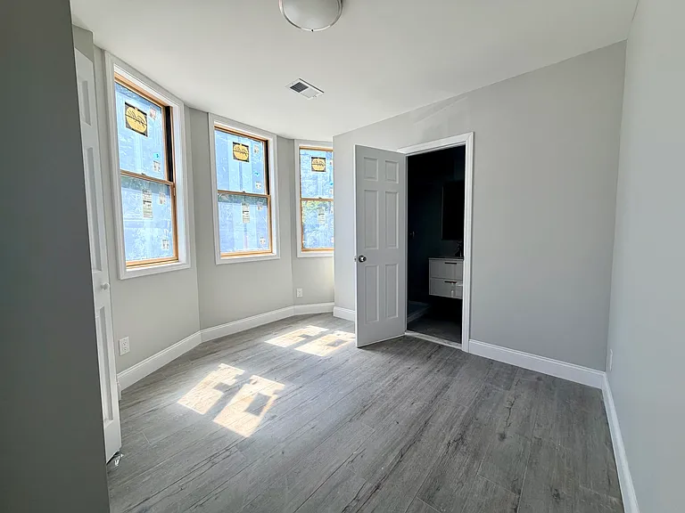 341 Grosvenor Ave #2 — Photo 32