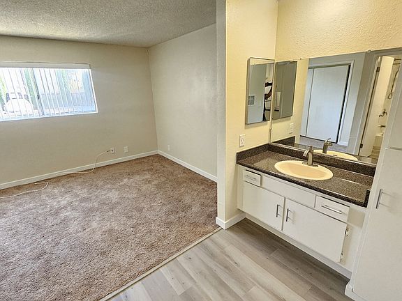 5th image of 6842 N Fulton Ave #11