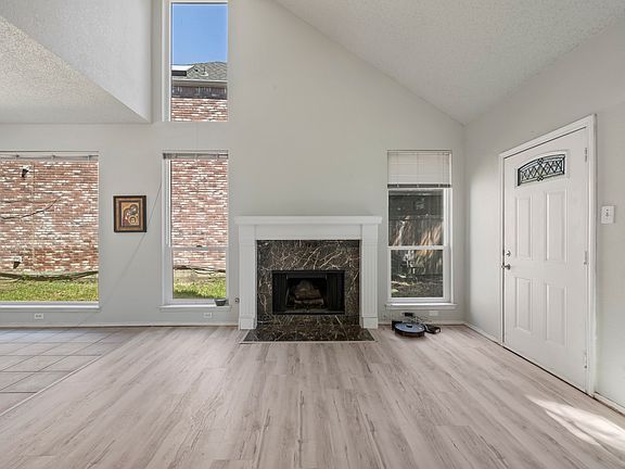 3rd image of 924 Winterstone Dr