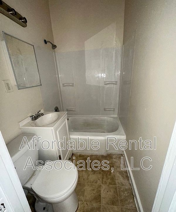 2nd image of 625 W Hayes Street East E