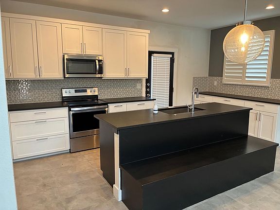 3rd image of 403 N Summit Ridge Dr