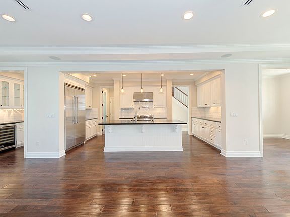 2nd image of 320 Flower St