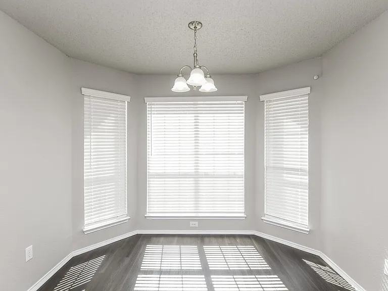 1121 Sandalwood Dr — Photo 7