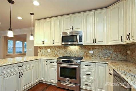 1035 Willow Rd Winnetka IL-small-004-Kitchen-666x444-72dpi