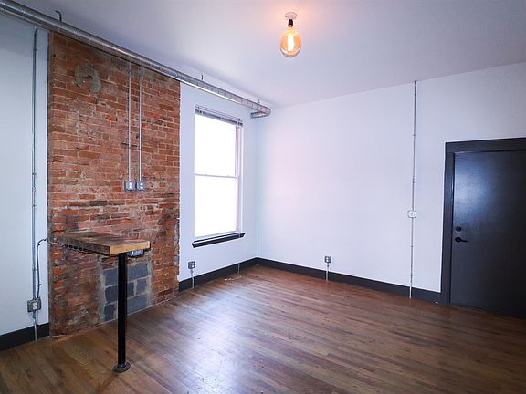 4th image of 1533 Pleasant St #5