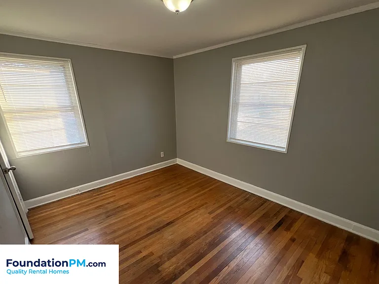 1570 Rebecca St — Photo 12