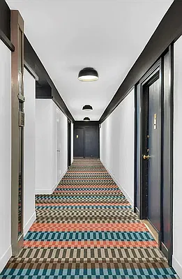 Building, photo 1