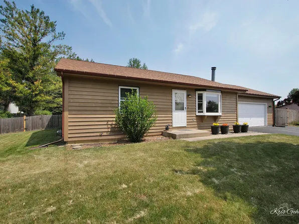 718 Christine Dr, McHenry, IL 60051