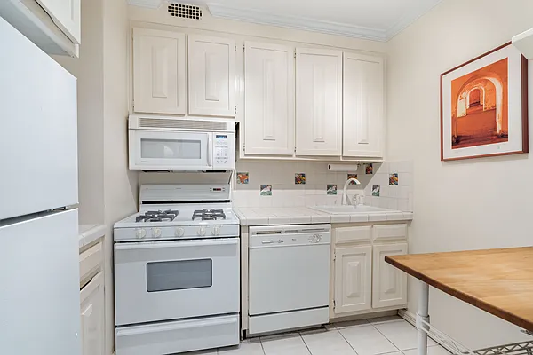 Rented by Douglas Elliman | media 4