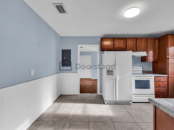 3rd image of 4584 Park St